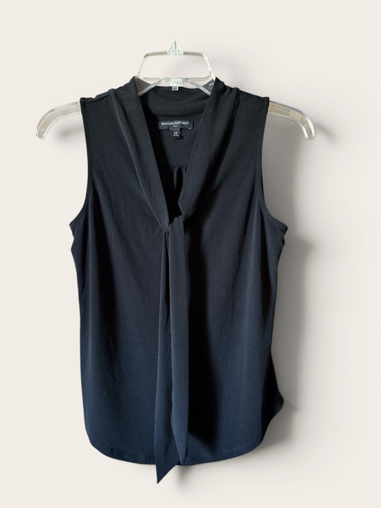 Banana Republic Tops - Banana Republic Black Sleeveless Tie-Front Camisole